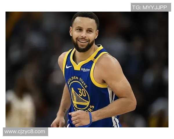 库里在对阵灰熊时投中62尺三分球震撼全场引发热议